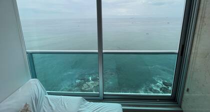 Charming 2-bedroom apartment with AC, fitness room in beautiful Salinas