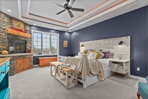 4 bedrooms, iron/ironing board, WiFi, bed sheets