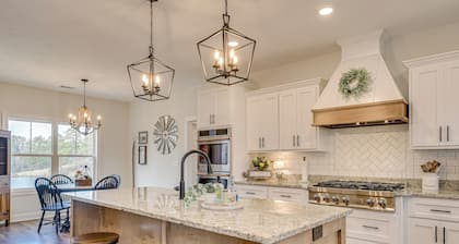 Spacious 5-bedroom house on a private pond just 10 miles from Augusta National