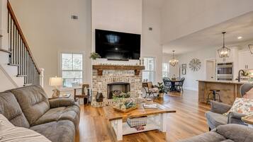 Smart TV, fireplace