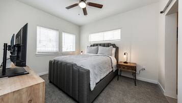 1 bedroom, desk, iron/ironing board, WiFi