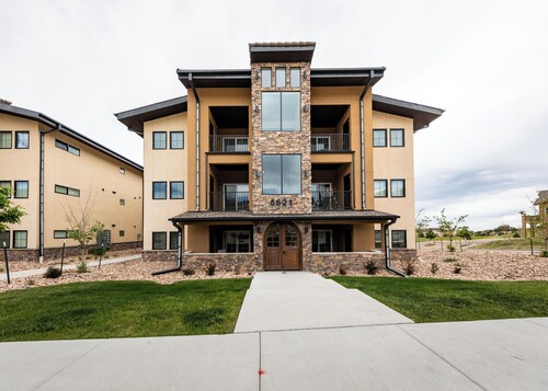 Cozy 1-bedroom apartment with AC, WiFi in welcoming west Colorado Springs