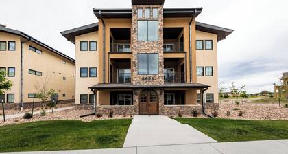 Cozy 1-bedroom apartment with AC, WiFi in welcoming west Colorado Springs