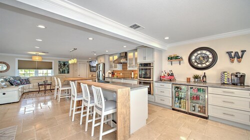 Villa River Dream - 4 bed/3bath right on the river in Cape Coral!