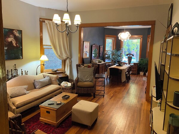 TV - Charming art filled Chicago 3 bedroom in popular Logan Square. Lovely yard. (Chicago)