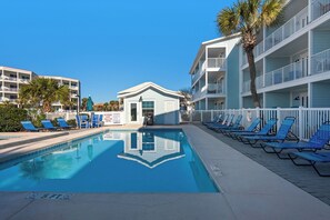 Outdoor pool, a heated pool
