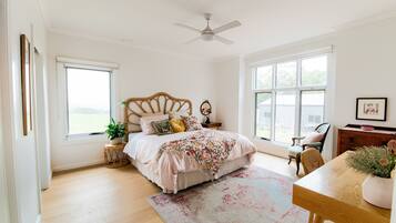 4 camere, una scrivania, ferro/asse da stiro, culla da viaggio