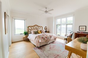 4 Schlafzimmer, Schreibtisch, Bügeleisen/Bügelbrett, Reisekinderbett