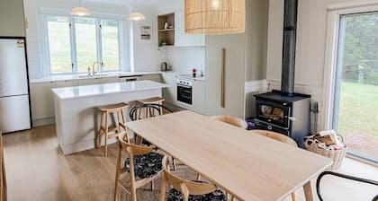 Stunning top of the Otways /spotless new-build retreat of 3-4 (opt) bedrooms.