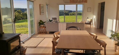 Stunning top of the Otways /spotless new-build retreat of 3-4 (opt) bedrooms.