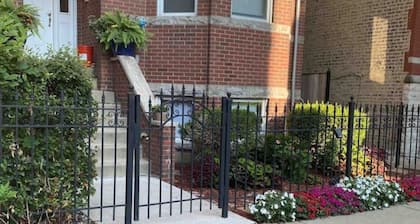 Chicago-Themed Apartment in West Town, Close to transportation and shops.