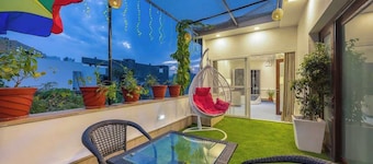 Penthouse w/ Jacuzzi/steam bath &foot massage