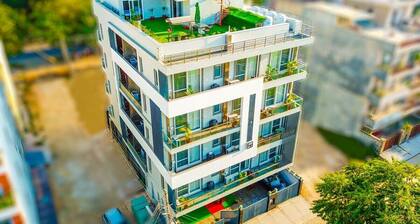 Penthouse W/ Jacuzzi, Garden & Extra Room| Pets OK