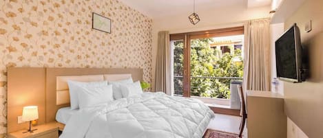 2 bedrooms, desk, iron/ironing board, travel crib
