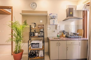 Fridge, microwave, stovetop, coffee/tea maker