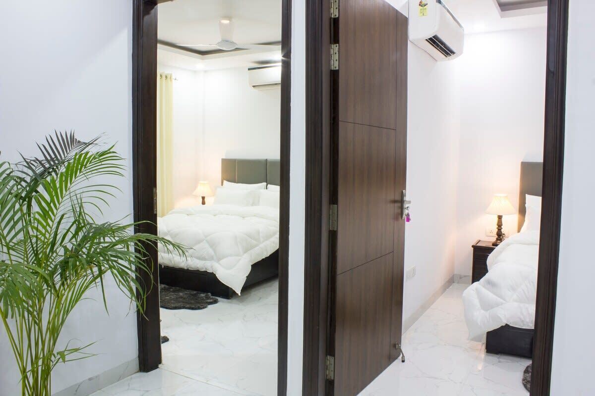 2 bedrooms, desk, iron/ironing board, travel cot