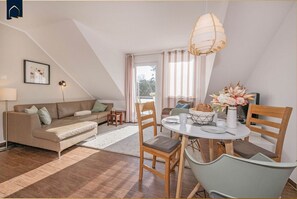 Unclassified image, 4 of 25, button