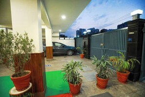 Unclassified image, 3 of 23, button