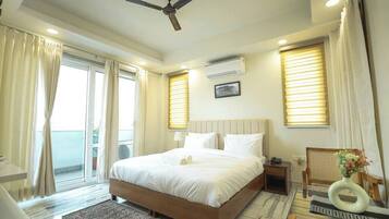 2 bedrooms, desk, iron/ironing board, travel crib