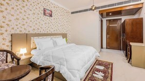 1 bedroom, desk, iron/ironing board, travel crib - Eco-chic haven in Gurgaon with balcony (Gurugram)