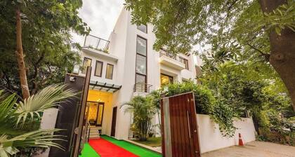 Eco-chic haven in Gurgaon with balcony