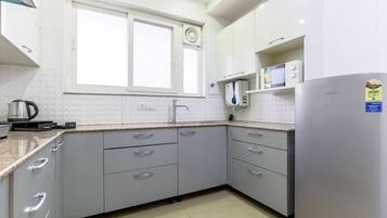 Fridge, microwave, stovetop, coffee/tea maker