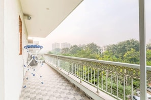 Terrace/patio - Parfait Street retreat 2Bhk Paras Fortis Balcony (Gurugram)