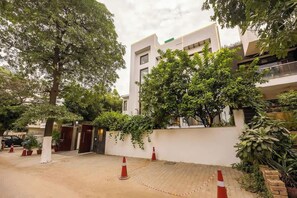المنشأة من الخارج