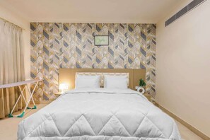 1 Schlafzimmer, Schreibtisch, Bügeleisen/Bügelbrett, Reisekinderbett