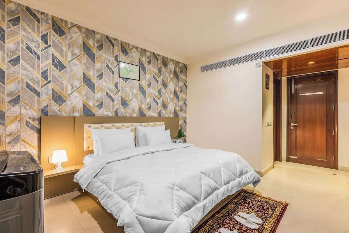 1 Schlafzimmer, Schreibtisch, Bügeleisen/Bügelbrett, Reisekinderbett
