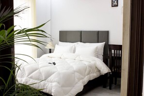 10 Schlafzimmer, Bügeleisen/Bügelbrett, Reisekinderbett, WLAN