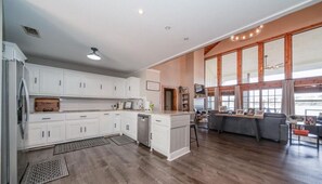 Interior - Spacious 5-bedroom house with AC, WiFi in charming Gladewater (Gladewater)