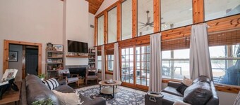 Spacious 5-bedroom Lake House on Lake Gladewater