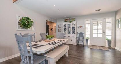 Spacious 5-bedroom Lake House on Lake Gladewater