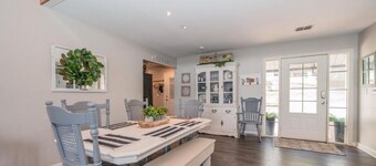 Spacious 5-bedroom Lake House on Lake Gladewater