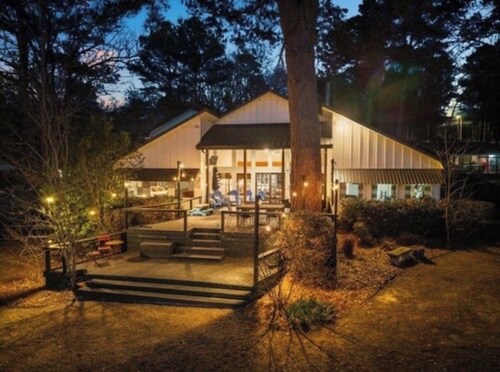 Spacious 5-bedroom Lake House on Lake Gladewater