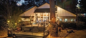 Spacious 5-bedroom Lake House on Lake Gladewater