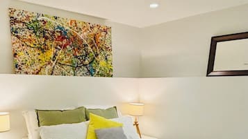 2 bedrooms, travel crib, free WiFi, bed sheets