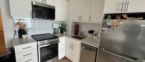 Mikroaaltouuni, uuni, liesi, astianpesukone