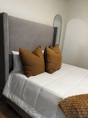 2 habitaciones, tabla de planchar con plancha, wifi y ropa de cama 