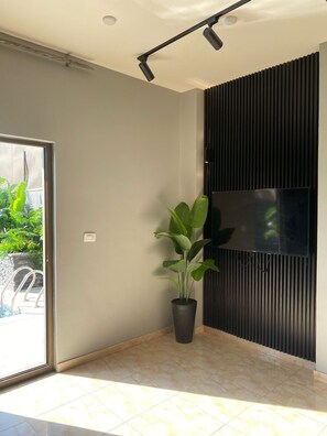 Télévision à écran plat