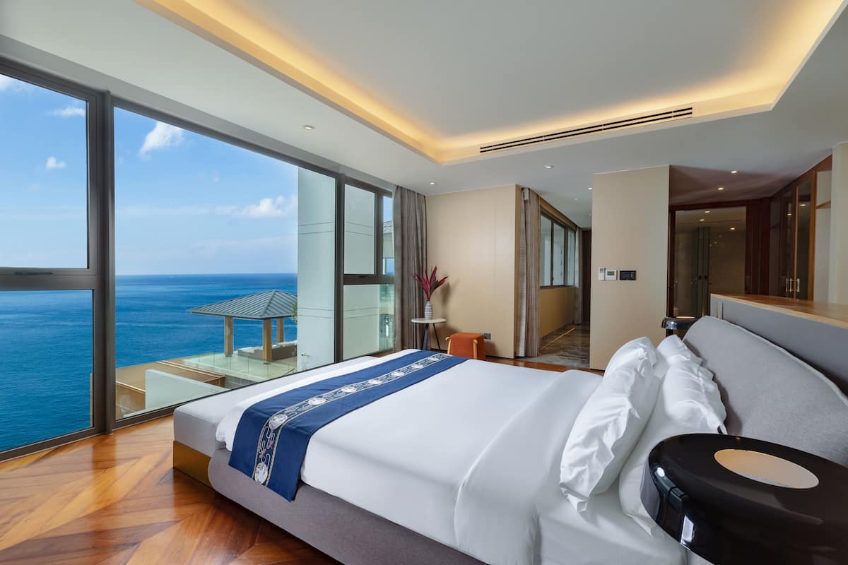 12 bedrooms, in-room safe, free WiFi