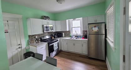 Charming 2-bedroom apartment in terrific Rochester with WiFi