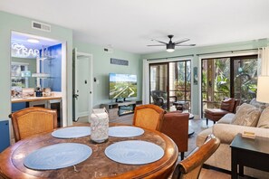 Condo, 2 Bedrooms | Dining