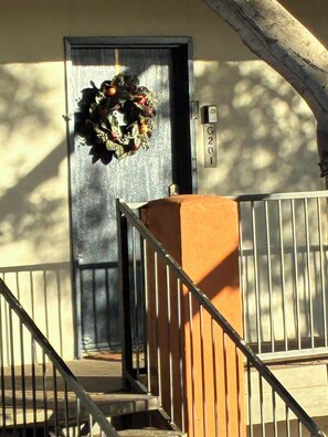 Exterior detail - ASU Sky Harbor SpringTraining Fast Wi-Fi 2beds 1.5bath King bed 2desk 2pools (Tempe)