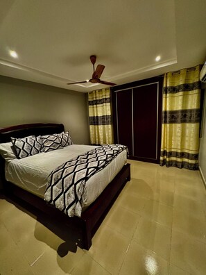 2 bedrooms, iron/ironing board, WiFi, bed sheets