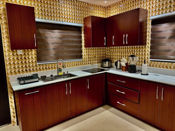 Fridge, microwave, oven, stovetop