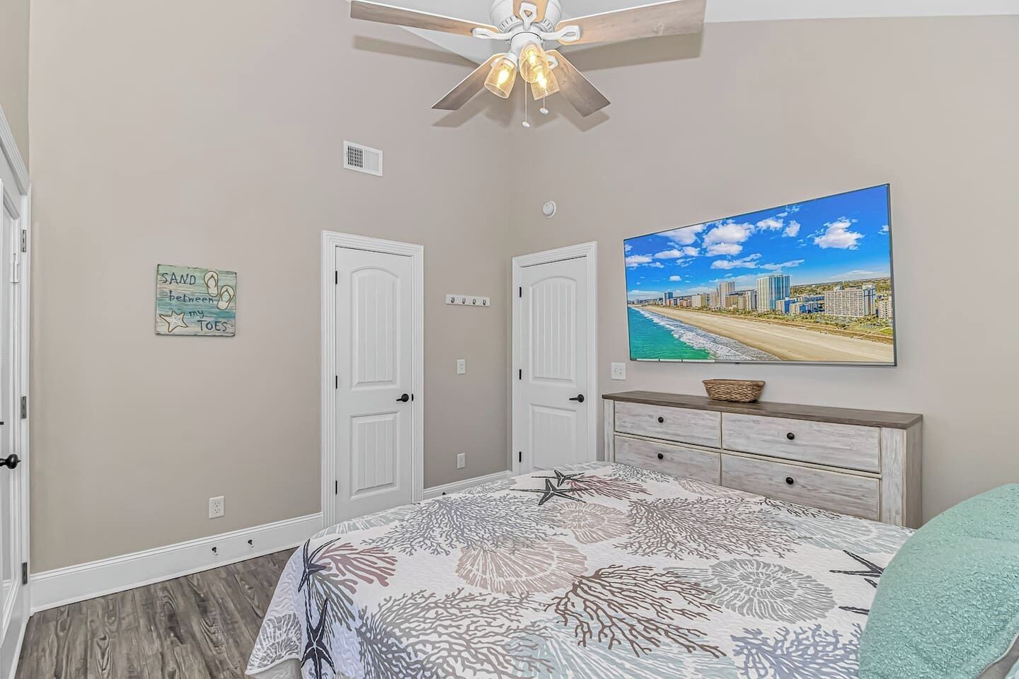 5 bedrooms, iron/ironing board, WiFi (free), bed sheets