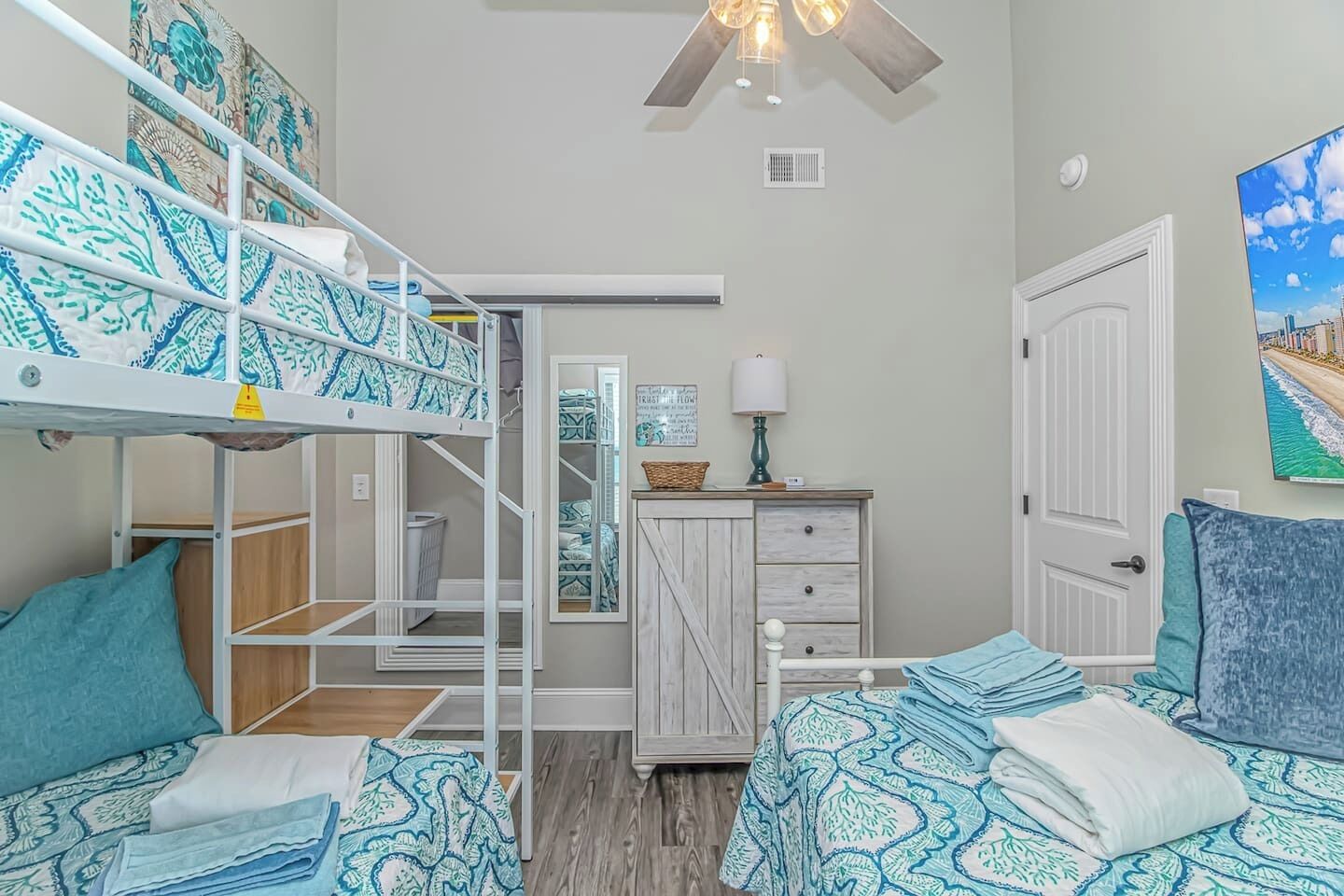 5 bedrooms, iron/ironing board, free WiFi, bed sheets