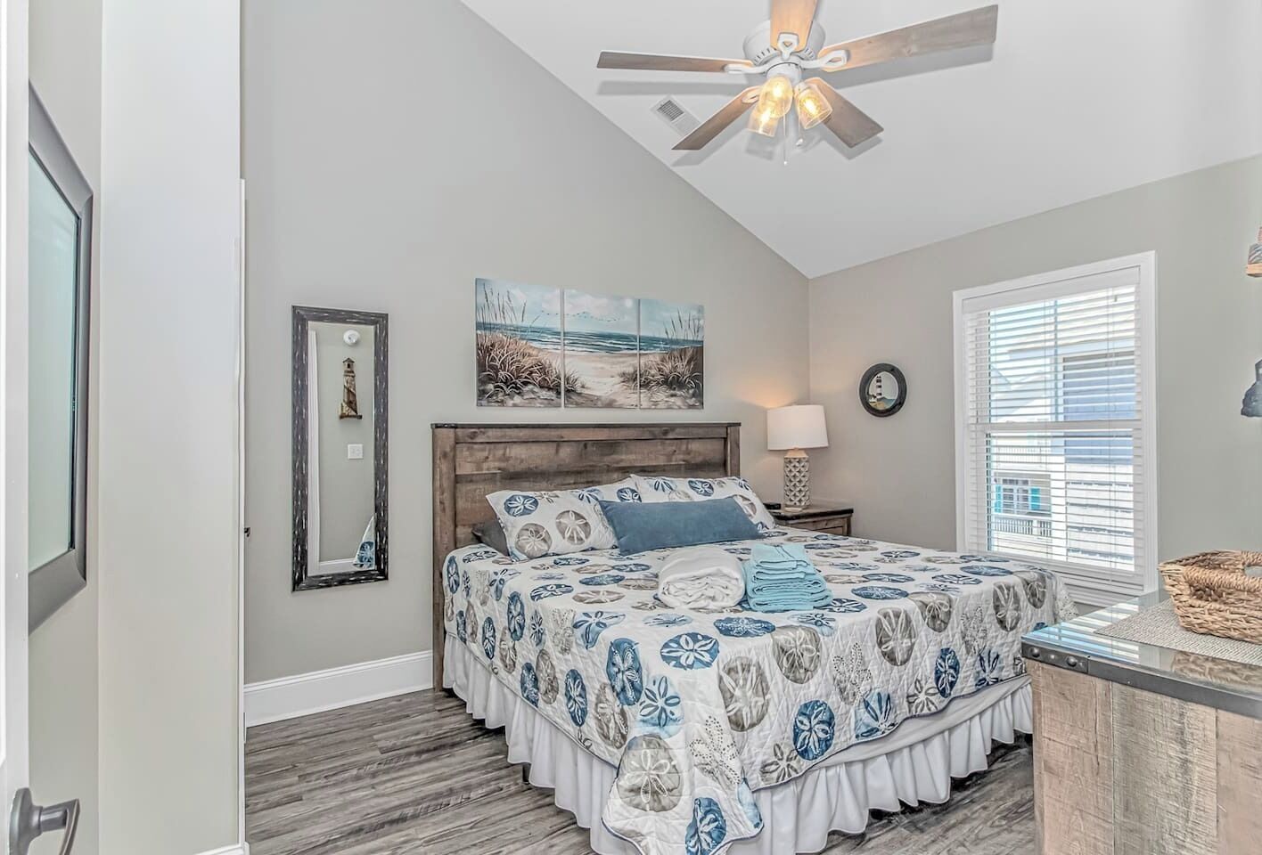5 bedrooms, iron/ironing board, WiFi (free), bed sheets